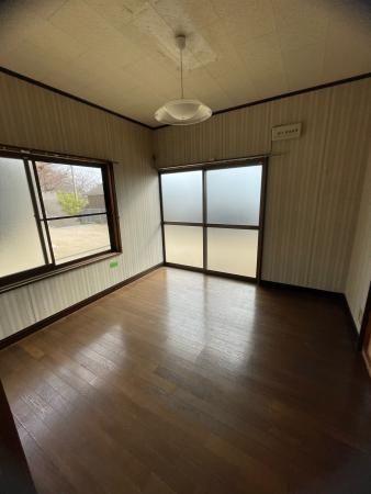 Seaside 3LDK Home with Two Buildings on Spacious Plot in Imabari — Image 2, Imabari, Ehime