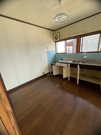 Seaside 3LDK Home with Two Buildings on Spacious Plot in Imabari - Thumbnail 4