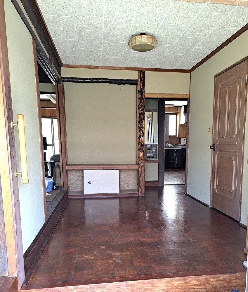 10DK Traditional Wooden House for Rent in Minamiawaji, Hyogo - Thumbnail 3