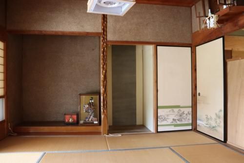 Large 7DK Corner Lot House for Sale in Tsu, Mie Prefecture - Thumbnail 3