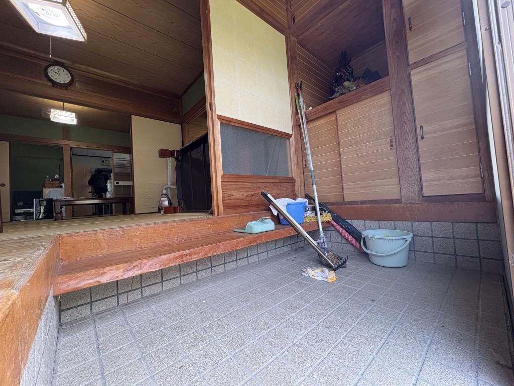 Yakushima Hilltop House with Ocean Views | 3DK Akiya - Thumbnail 3