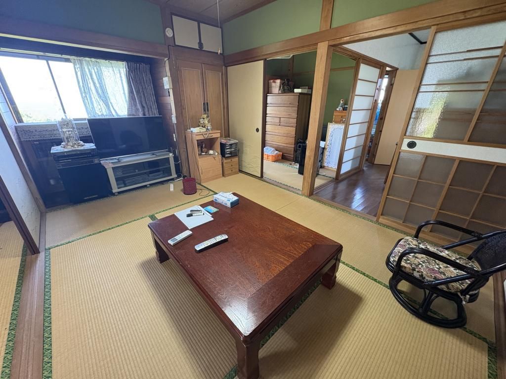 Yakushima Hilltop House with Ocean Views | 3DK Akiya - Thumbnail 4