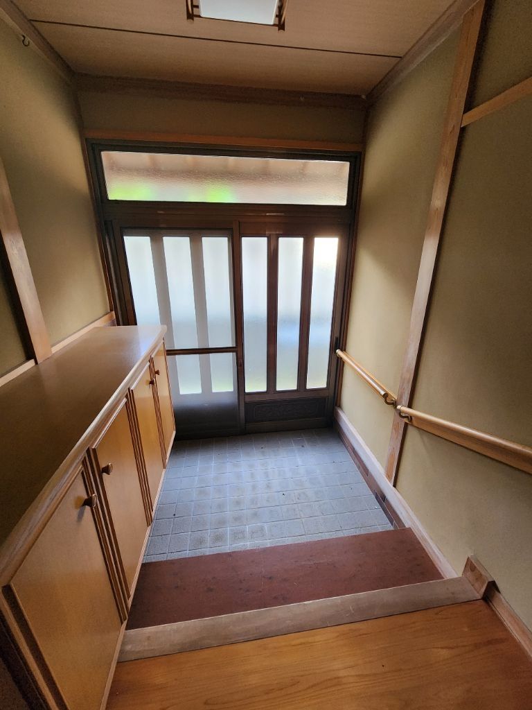 6LDK Two-Generation House for Sale in Tobe Town, Ehime - Thumbnail 3