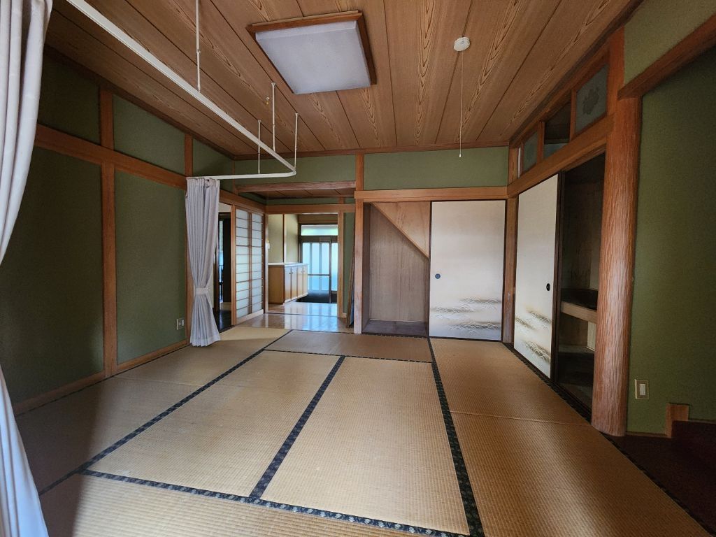 6LDK Two-Generation House for Sale in Tobe Town, Ehime - Thumbnail 4