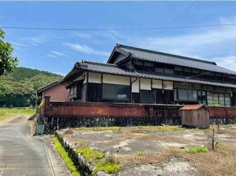 8DK Traditional House with Large Land in Chikujo Town, Fukuoka - Thumbnail 3