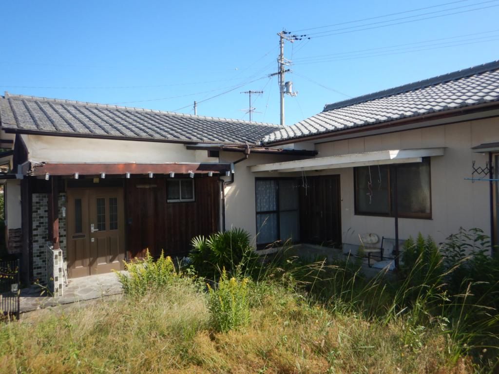 5DK Detached House for Sale in Iyo City, Ehime Prefecture - Thumbnail 2