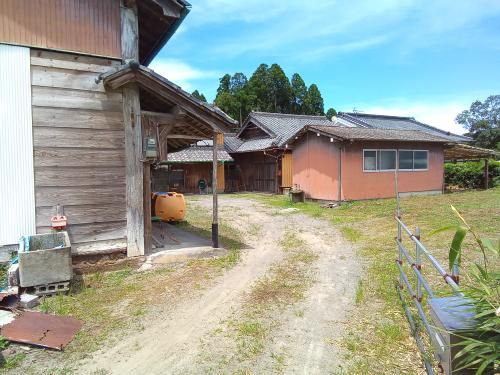 285-Tsubo Farmhouse with Dairy Barn for Sale in Takaharu, Miyazaki - Thumbnail 2