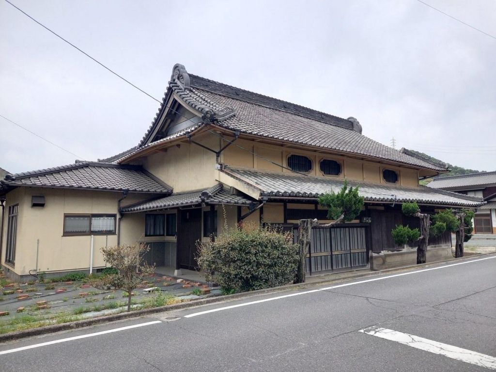 Historic 1899 Farmhouse with Land for Sale in Asakuchi, Okayama - Thumbnail 3