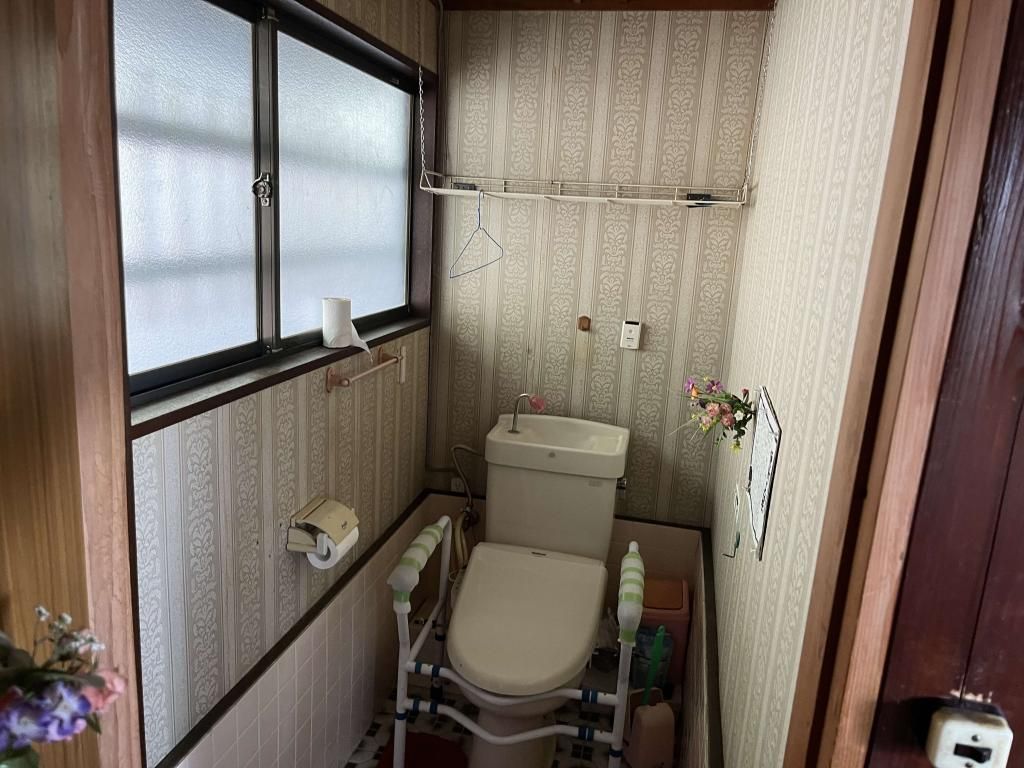 Spacious 11DK House for Sale in Awara City, Fukui - Thumbnail 2