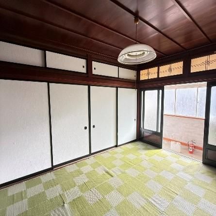 Rent a Spacious 305 sqm Traditional House in Oyabe, Toyama - Thumbnail 2