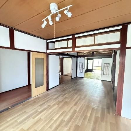 Rent a Spacious 305 sqm Traditional House in Oyabe, Toyama - Thumbnail 4