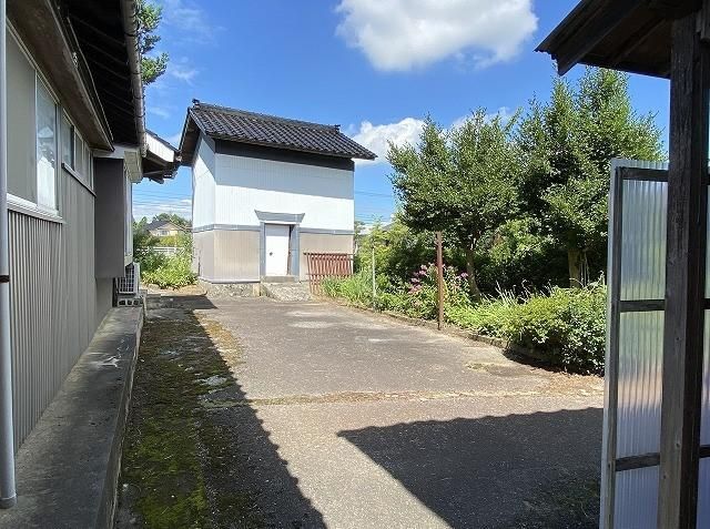 Historic 6DK House on 1022 sqm Land in Tateyama, Toyama - Thumbnail 3