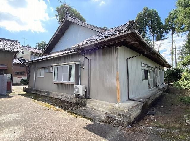 Historic 6DK House on 1022 sqm Land in Tateyama, Toyama - Thumbnail 2