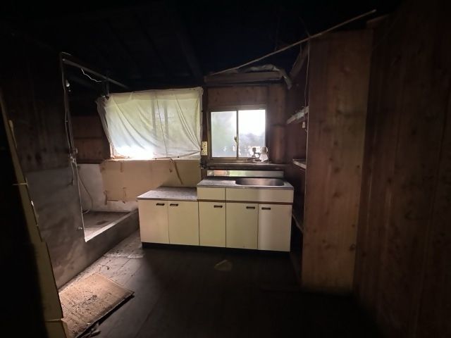 No.300 Einoie: 9K Traditional House on Large Corner Lot in Minamikyushu - Thumbnail 3