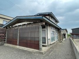 Large Corner Lot House for Sale in Hirosaki, Aomori - Thumbnail 2