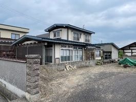 Large Corner Lot House for Sale in Hirosaki, Aomori - Thumbnail 3