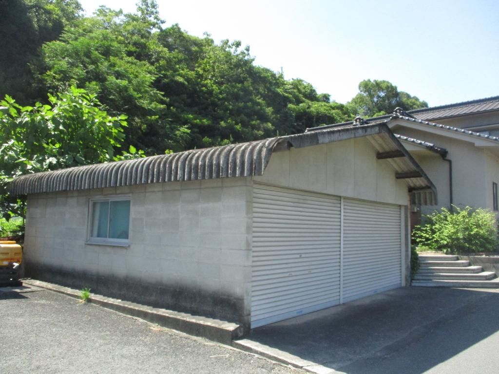 7LDK Renovated House for Sale in Kasaoka, Okayama - Akiya Bank - Thumbnail 2