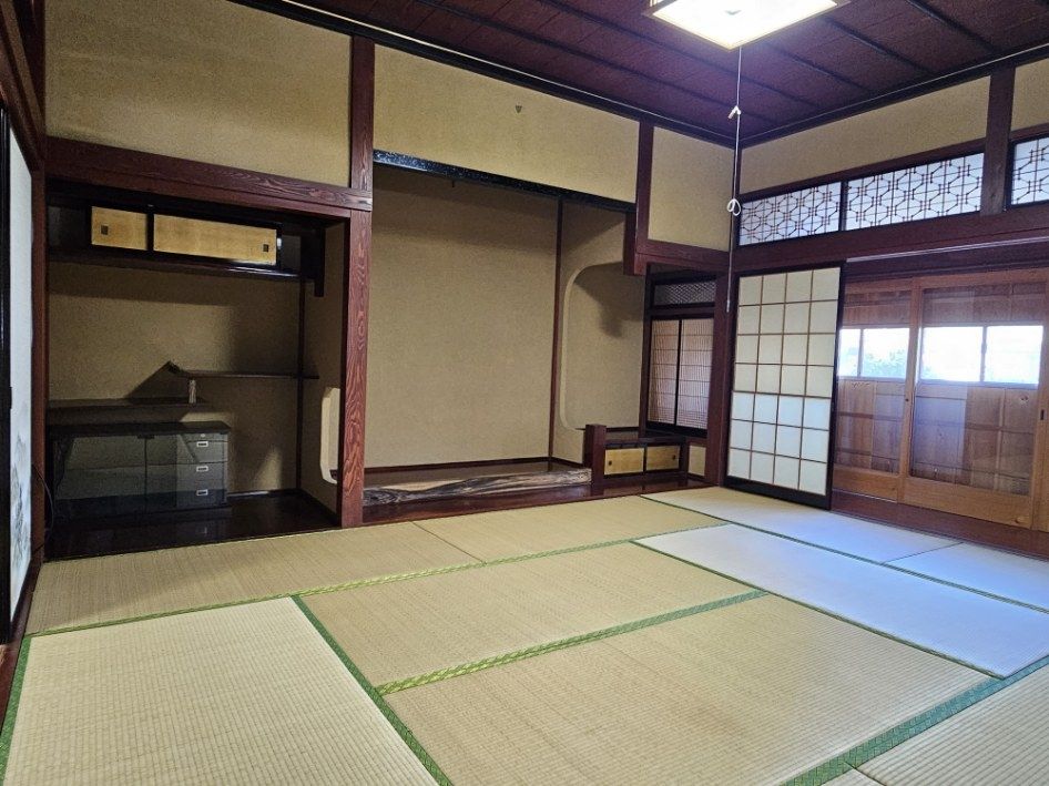 Traditional 10DK House with 100-Year-Old Storehouse in Ōno, Fukui - Thumbnail 4