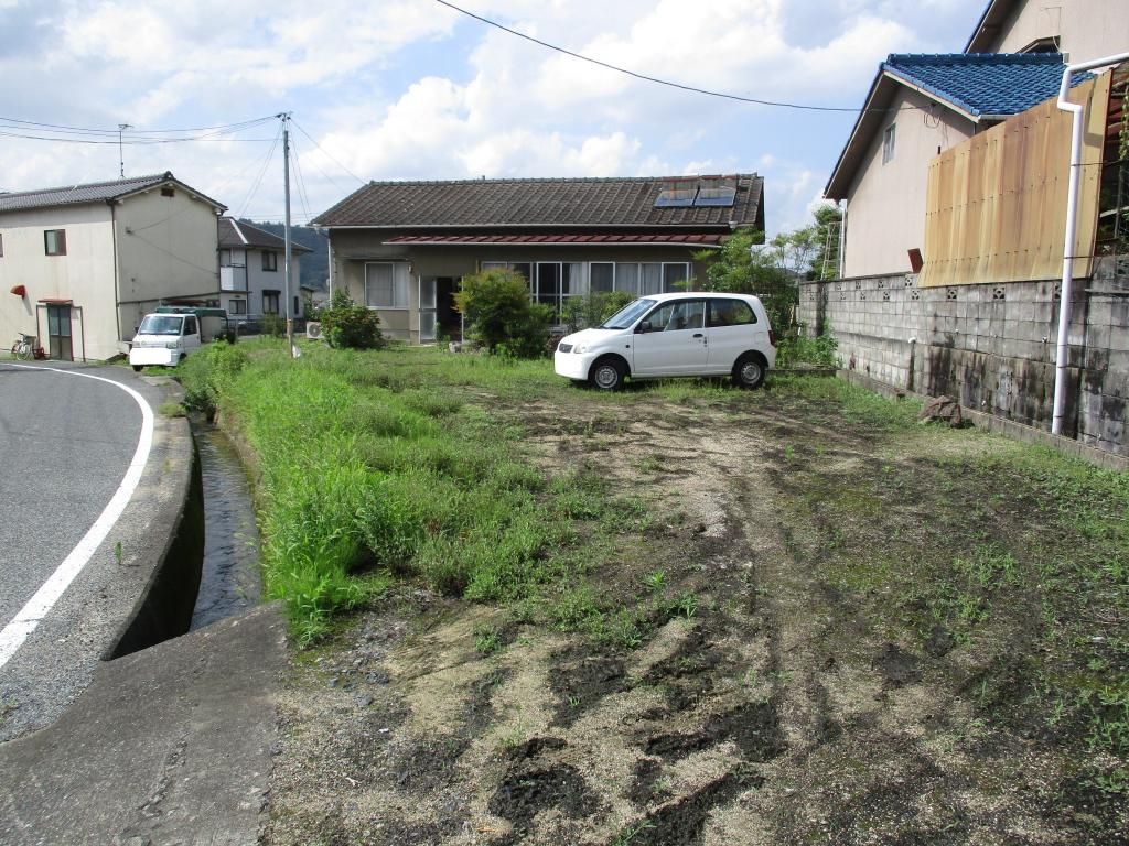1970 4K Single-Story House with Mountain Views in Kasaoka - Thumbnail 3