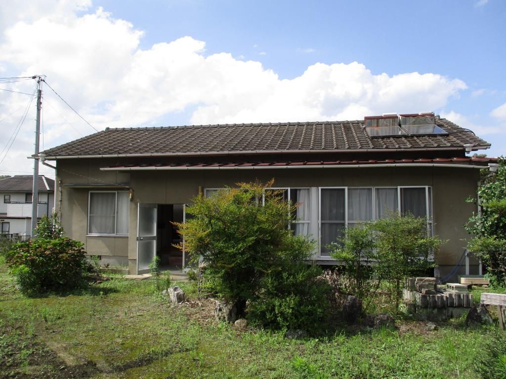 1970 4K Single-Story House with Mountain Views in Kasaoka - Image 1
