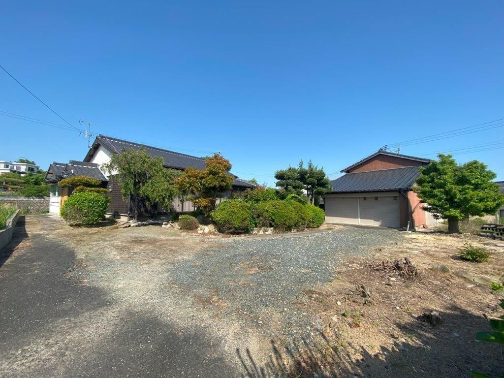 Traditional 4DK House on 1022 sqm Corner Lot in Nagasu, Kumamoto - Thumbnail 2