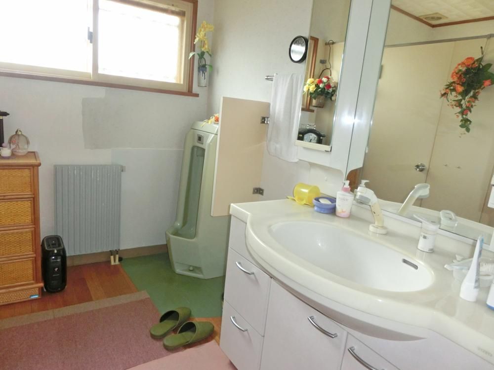 10DK Wooden House for Sale on Large Corner Lot in Odate, Akita - Thumbnail 4