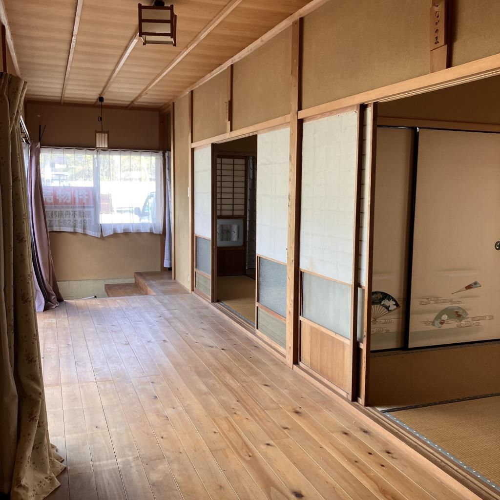6LDK Detached House for Sale in Kyotamba Town, Kyoto - Thumbnail 2