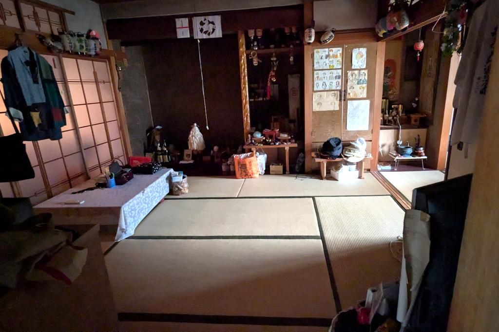 2.5 Million Yen Wooden House with Detached Building in Shikokuchuo - Thumbnail 4