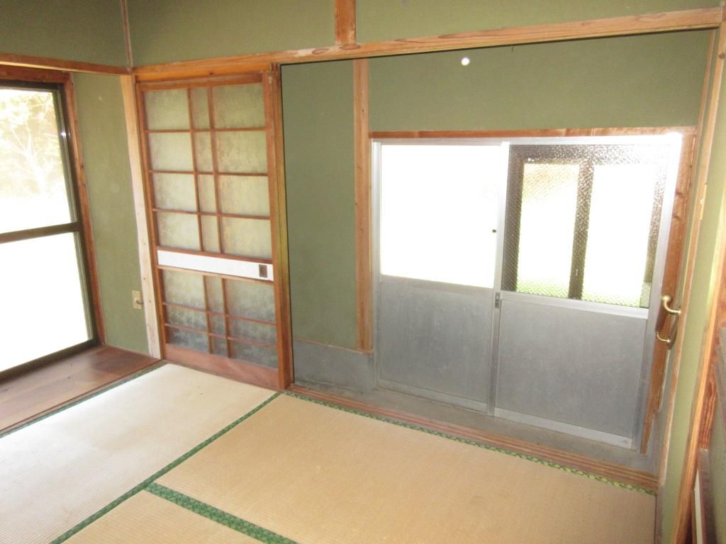 6K House with Warehouse on 990 sqm Land in Yufu, Oita - Thumbnail 4