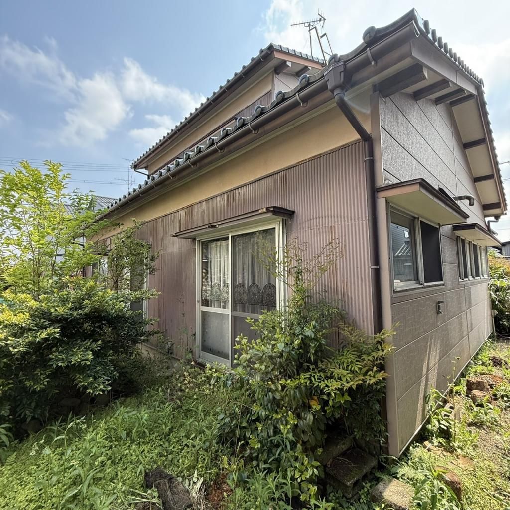 52-Year-Old Detached House for Sale in Oyabe, Toyama - Thumbnail 2