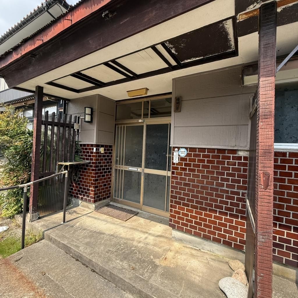 52-Year-Old Detached House for Sale in Oyabe, Toyama - Thumbnail 4