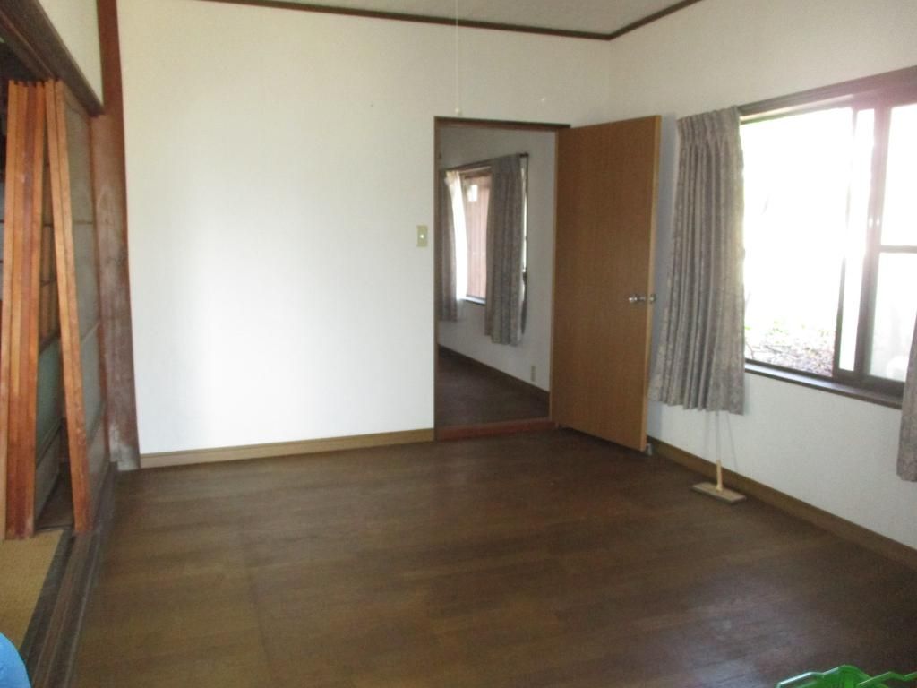 9DK House with Sea View & Large Land Plot in Kasaoka, Okayama - Thumbnail 4