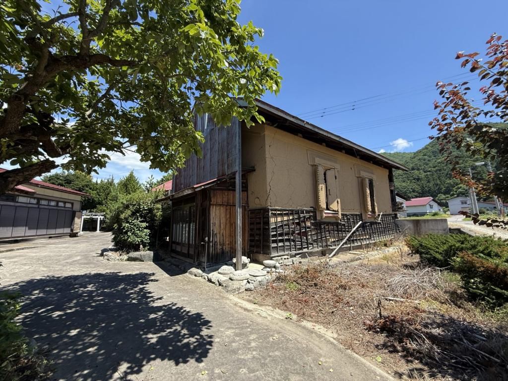 Large 7DK House with Two Storehouses on 1144 sqm Land in Inawashiro - Thumbnail 3