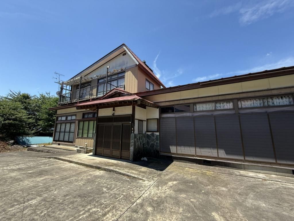 Large 7DK House with Two Storehouses on 1144 sqm Land in Inawashiro - Thumbnail 2