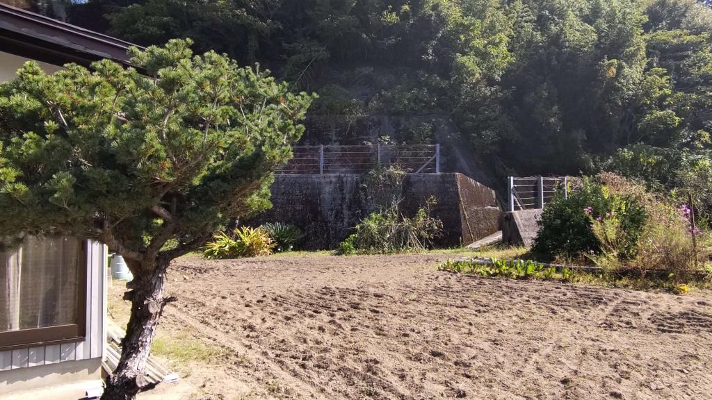 Spacious 5DK House with Farmland for Self-Sufficient Living in Kushima - Image 11