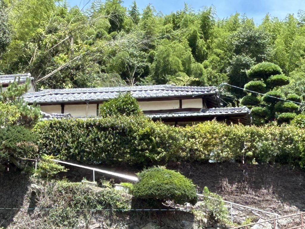 Historic 6DK Kominka with Panoramic Views in Ozu, Ehime - Thumbnail 2