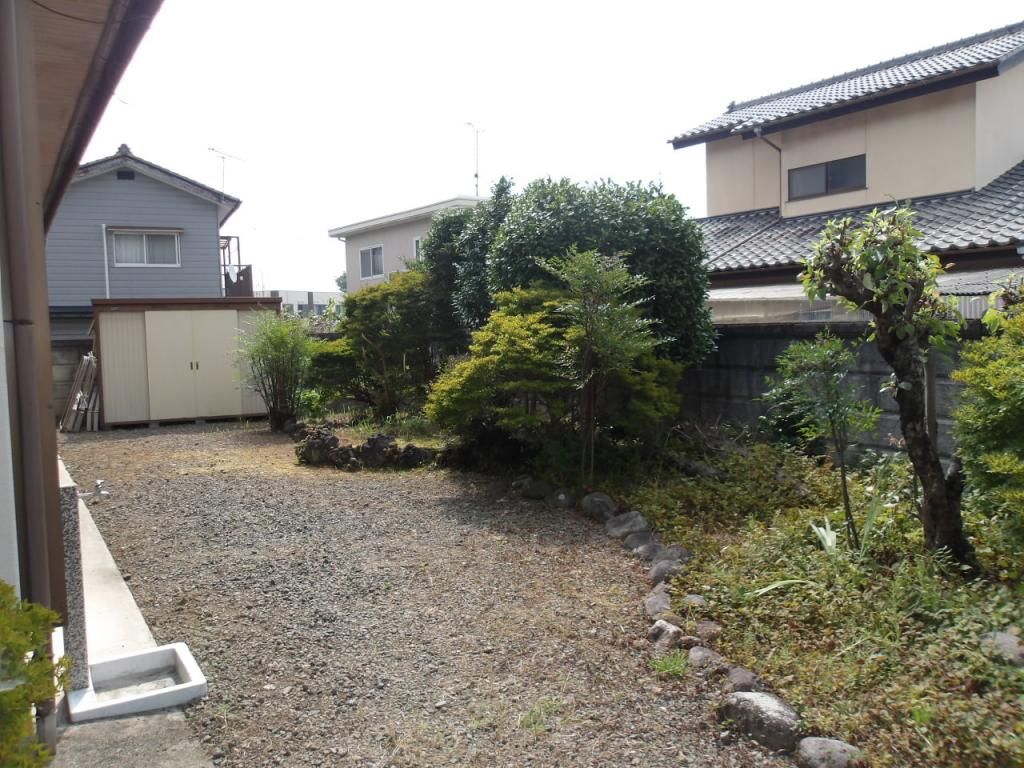Spacious 6DK House on Large Corner Lot in Kiryu - Thumbnail 2