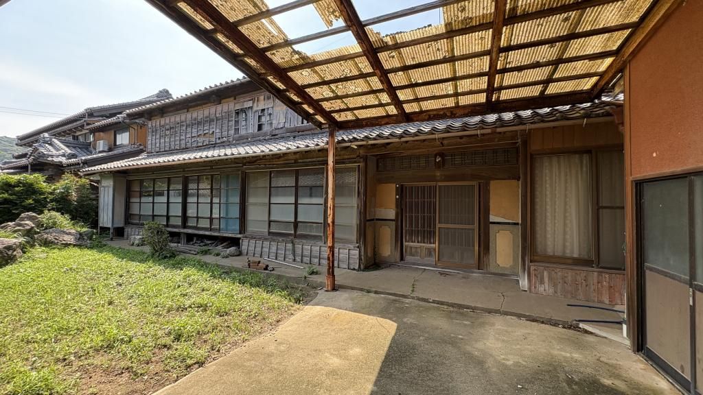 1950 House on 667sqm Land in Tahara City - Thumbnail 3
