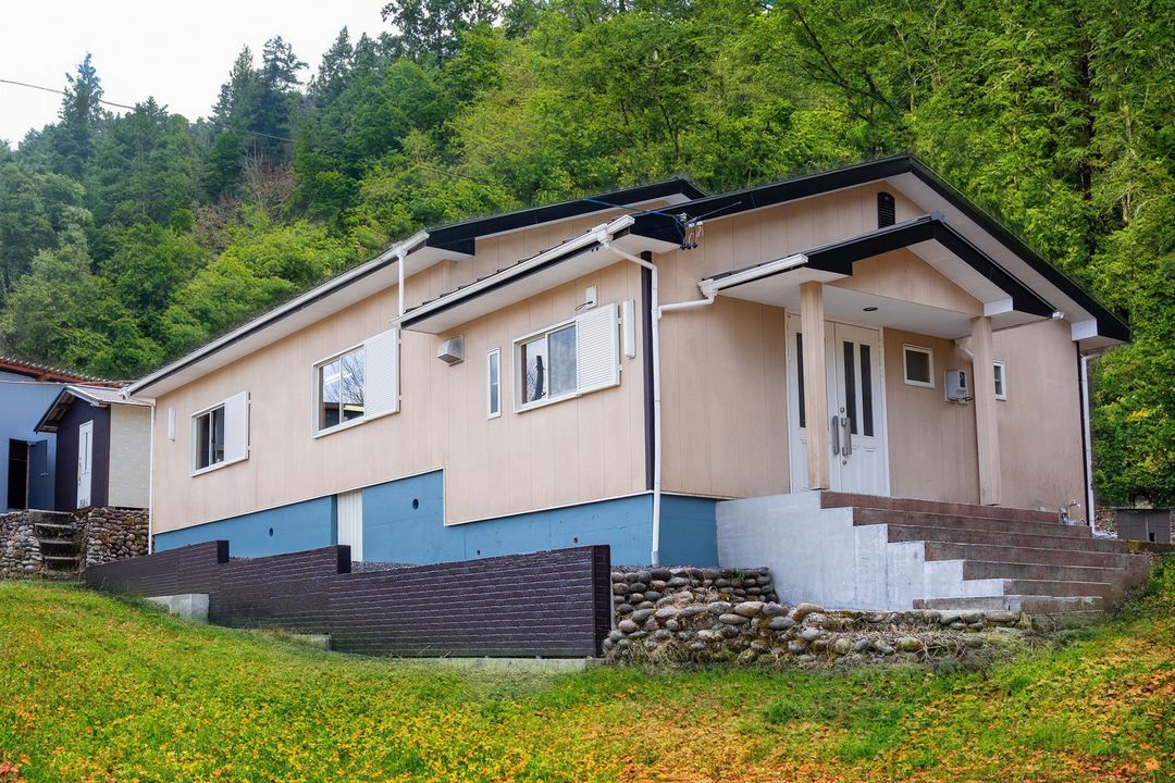 Large Single-Story House with Workshop for Sale in Yaotsu - Thumbnail 2