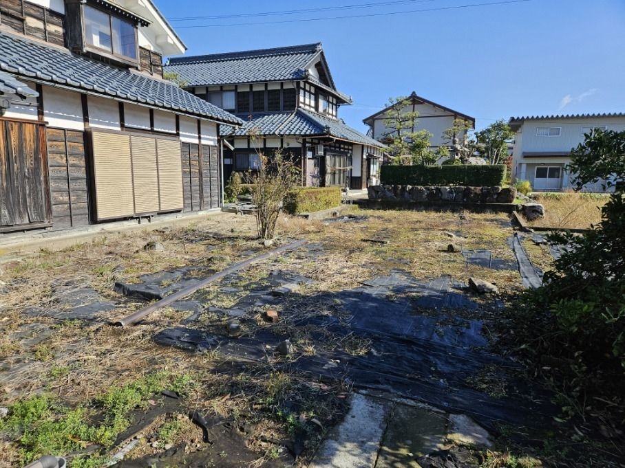 1949 6DK House on 750sqm Corner Lot in Fukui City - Thumbnail 2