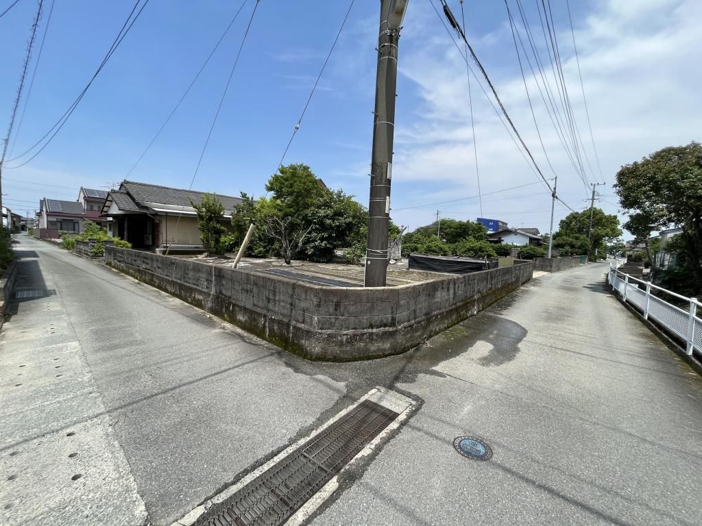 Large Corner Plot Detached House for Sale in Tachiarai, Fukuoka - Thumbnail 2
