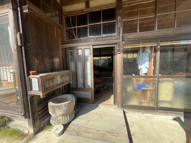 Renovated 7LDK Kominka in Marumori with Mountain Views - Thumbnail 3