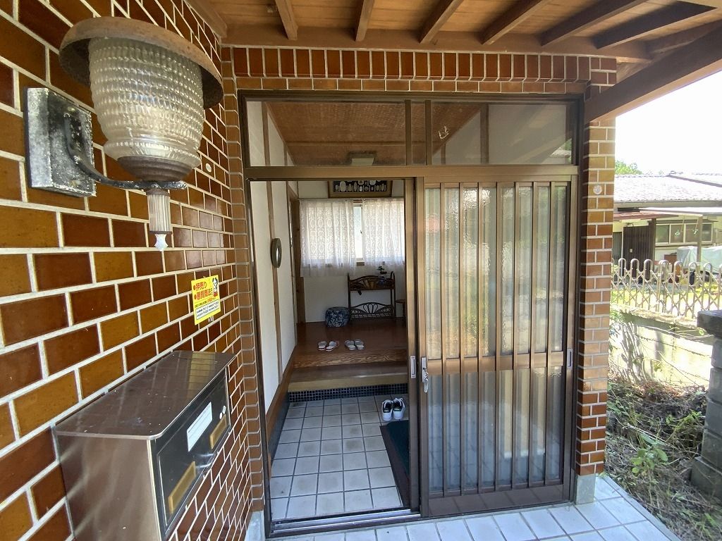 6LDK House for Sale in Iwakuni with Garden and Parking - Thumbnail 4