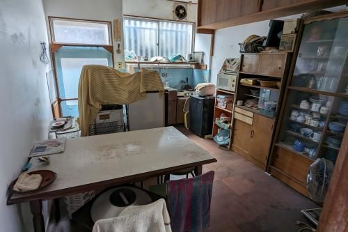1.5 Million Yen Concrete Bungalow in Shikokuchuo, Ehime - Thumbnail 3