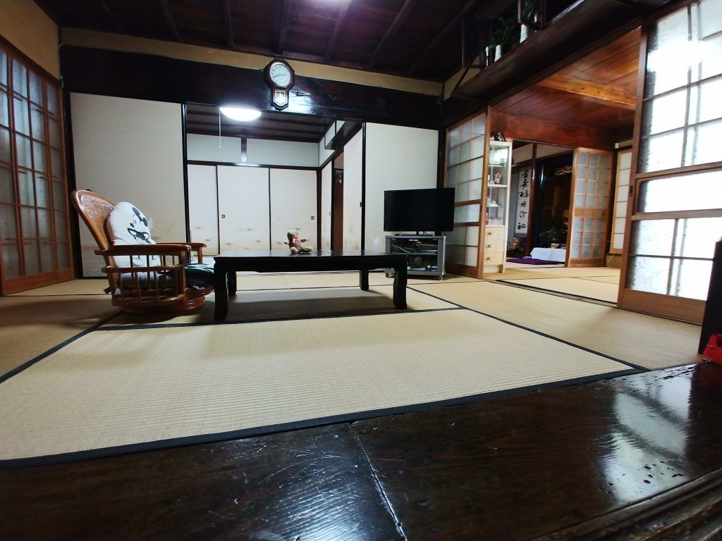 Single-Story Wooden Home with Garage for Sale in Asago City - Thumbnail 4