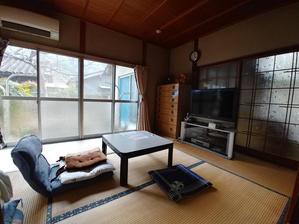Single-Story Wooden Home with Garage for Sale in Asago City - Thumbnail 3