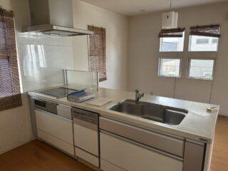 4LDK Detached House for Sale in Tochigi City with Multi-Car Parking — Image 2, Tochigi, Tochigi