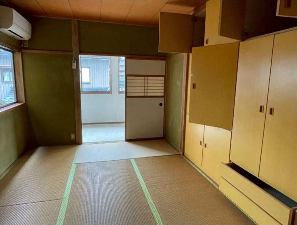 5LDK Family House for Sale in Quiet Fukui City Neighborhood - Thumbnail 3