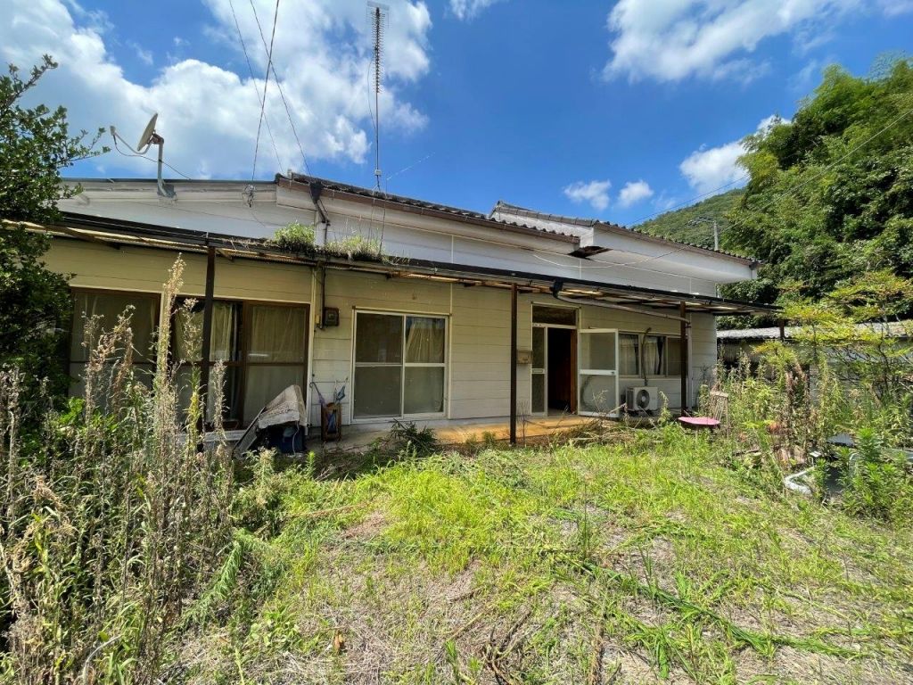 5K Detached House for Sale on Large Corner Lot in Seiyo City, Ehime - Thumbnail 2
