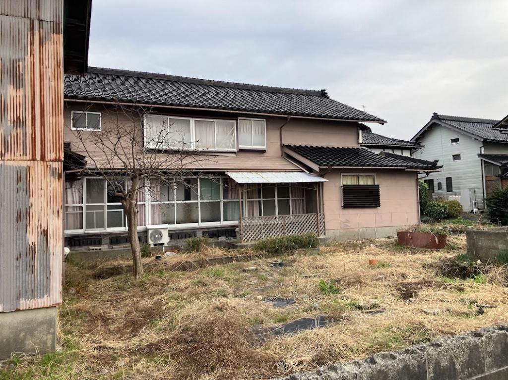 Spacious 11K House with Large Land in Toyama City - Thumbnail 3